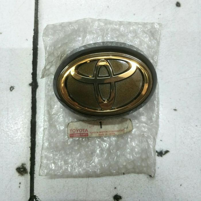 GOLD EMBLEM ALL NEW COROLLA 1997 ORIGINAL OK.
