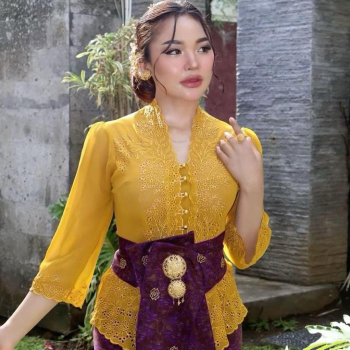 KEBAYA JADI BORDIR KANCING MUTIARA LONCENG
