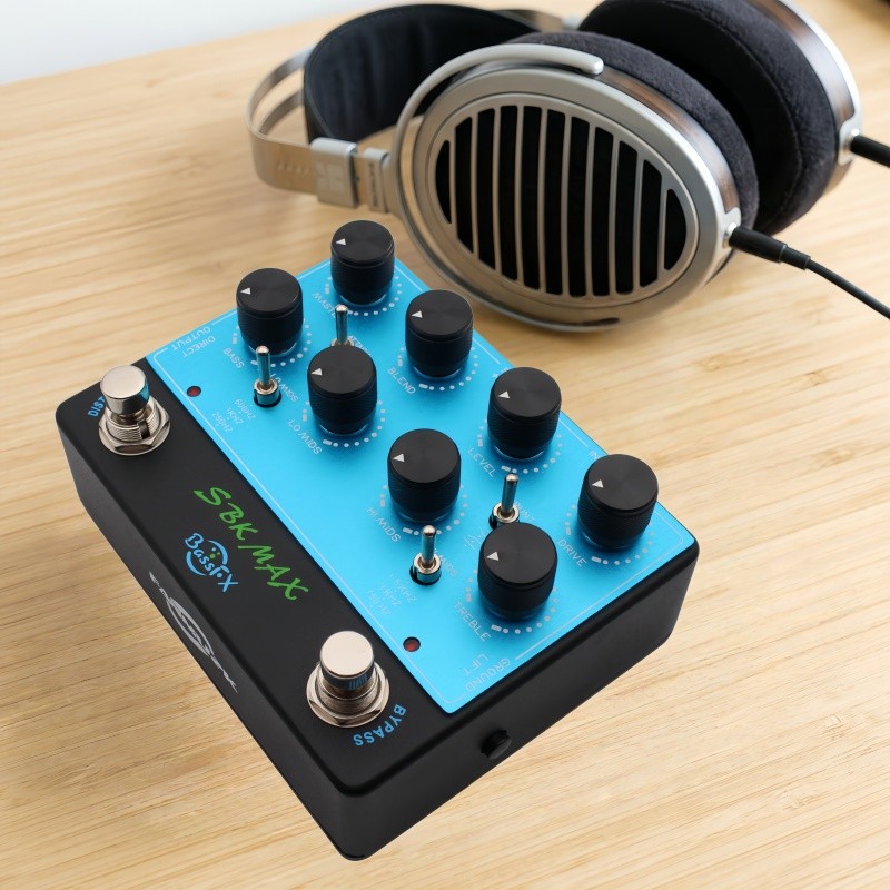 Fanmuzk SBK MAX Bass Preamp DI Pedal / Speaker Sim XLR Direct Output Distortion, 4-Band EQ, Volume
