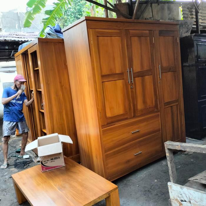 LEMARI PAKAIAN KAYU JATI SOLID 3 PINTU