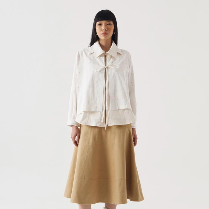 Blus Linen Putih dengan Pita Leher yang Dapat Disesuaikan - M/L
