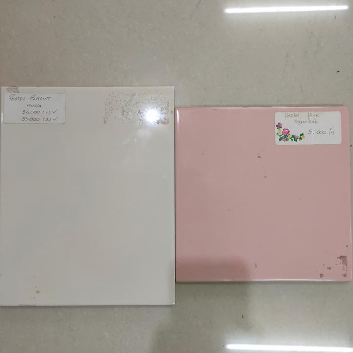 KERAMIK DINDING 20X25 PASTEL