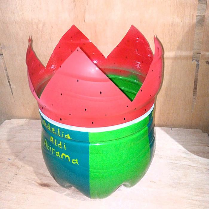 Pot Plastik Galon Le-Minerale Bernama Kerajinan Barang Bekas