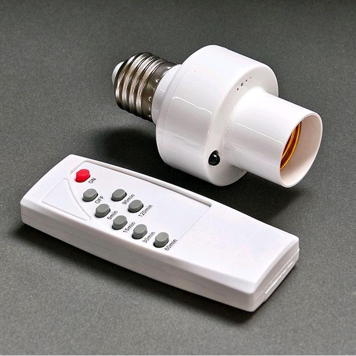 Fitting Lampu E26/E27 dengan Remot Kontrol & Timer 5120 Menit 40W