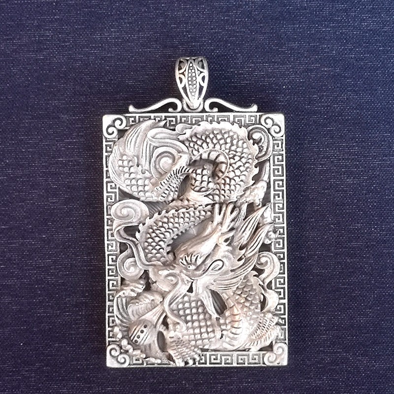 China Tibet Silver Carving Dragon Statue Amulet necklace Pendant Gift Collection