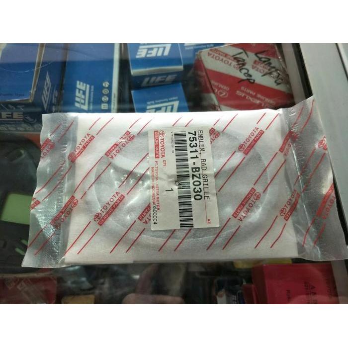 EMBLEM GRILL RADIATOR TOYOTA AVANZA 2003-2006 ORIGINAL OK.