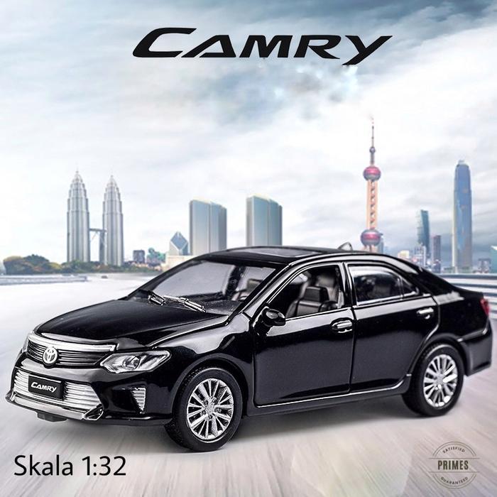 Diecast Mobil Miniatur Toyota Camry Mainan Koleksi Anak Skala 1:32