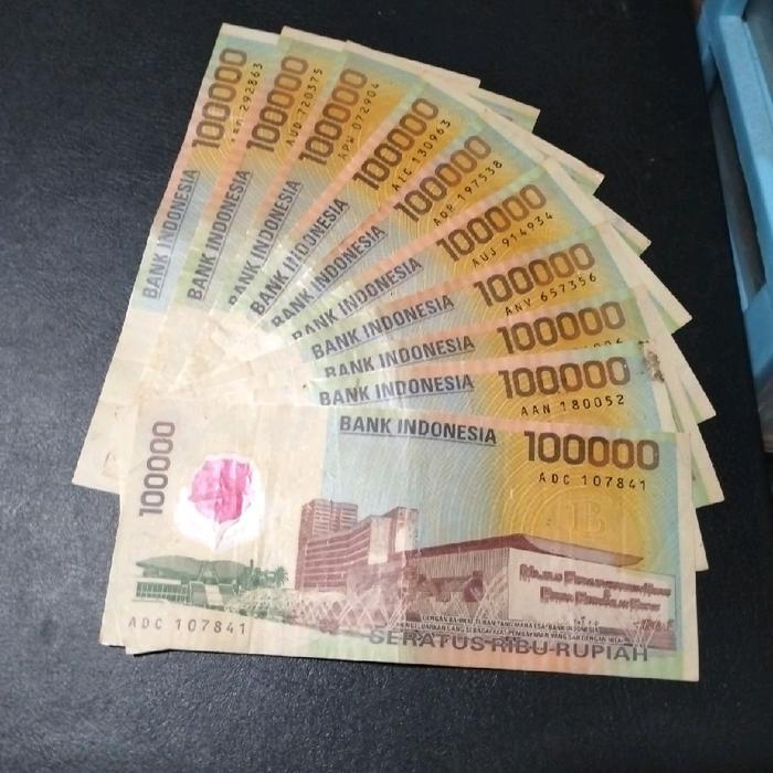 Uang kuno Indonesia pecahan 100.000 rupiah emisi 1999 bahan polymer kondisi lipatan