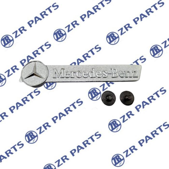Emblem Metal Huruf Logo untuk Karpet Interior Mobil, Warna Silver, Panjang 9,7 cm, Tinggi 2 cm