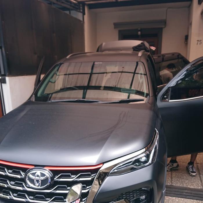 CUTTING STIKER MOBIL FULL BODY WRAPPING MOBIL FULL KABIN MOBIL