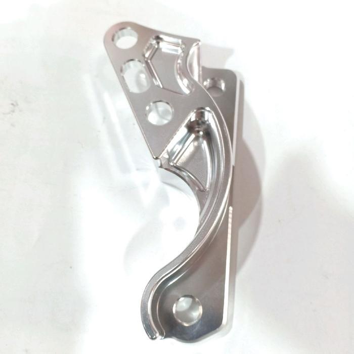 SPC BRACKET KALIPER 4P KTC KYTACO DISC 220MM STANDAR JUPITER MX 135 DEPAN/ BREKET CALIPER 4 PISTON