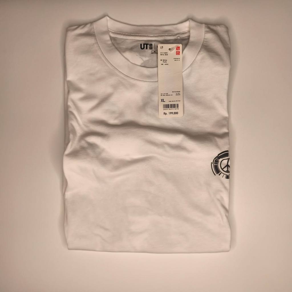 Kaos T-Shirt Uniqlo UT Metal Gear Solid White Size XL