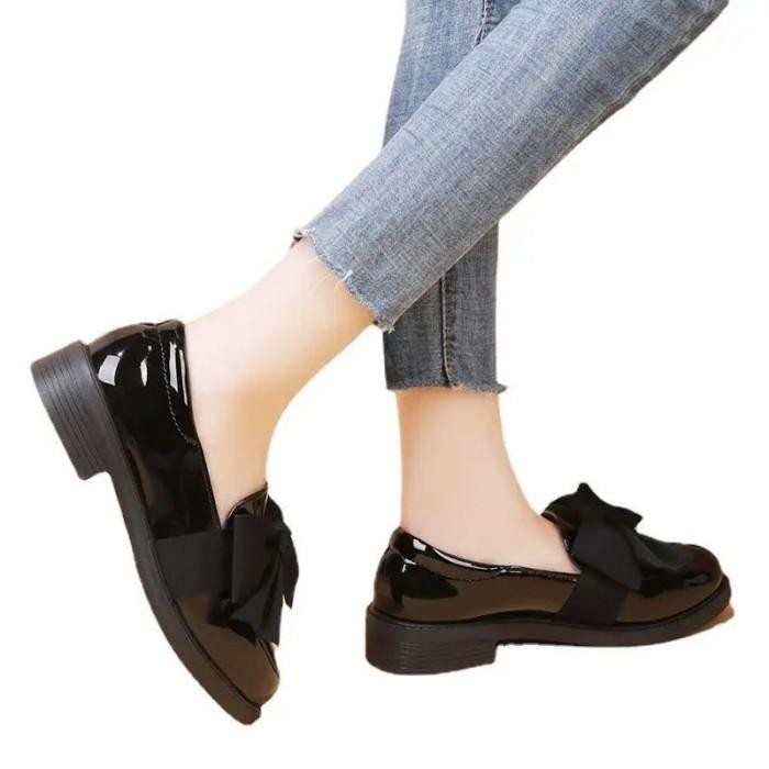 Ellora - Sepatu Wanita Fashion Korea Style Hitam Black Premium Glossy Dockmart Pita Besar Pantofel