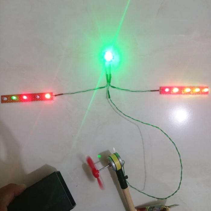 lampu layangan suwangan sayap kanan kiri rgb tengah hpl ( 2 baling" besar dan kecil) bonus 1 dinamo