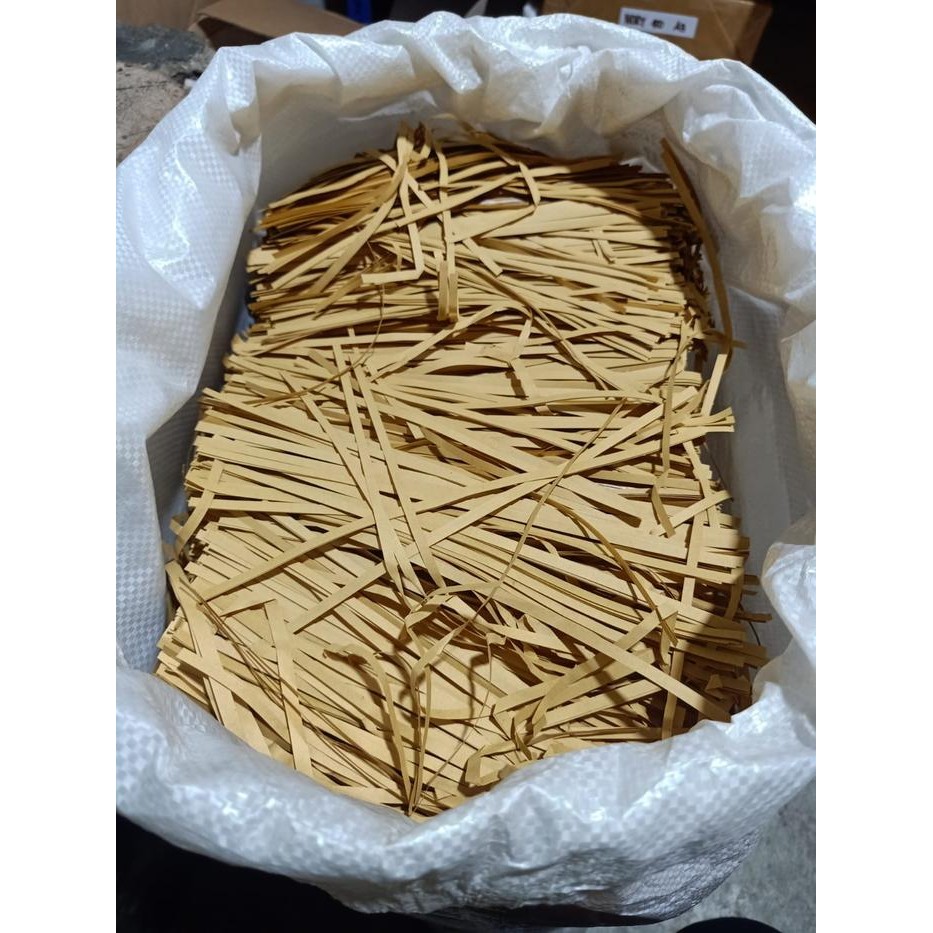 

Shredded Paper Kertas Cacah isi 20 kg Samson / Kraft 70 / 75 Gsm untuk isian Parsel / Gift Box