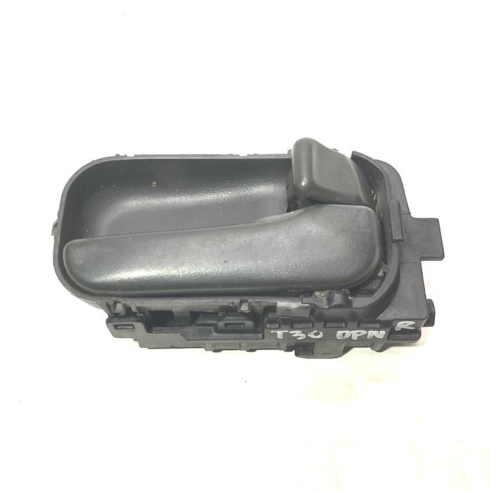 HANDLE PINTU TARIKAN DALAM NISSAN XTRAIL X-TRAIL T30 PINTU DEPAN/BELAKANG KANAN