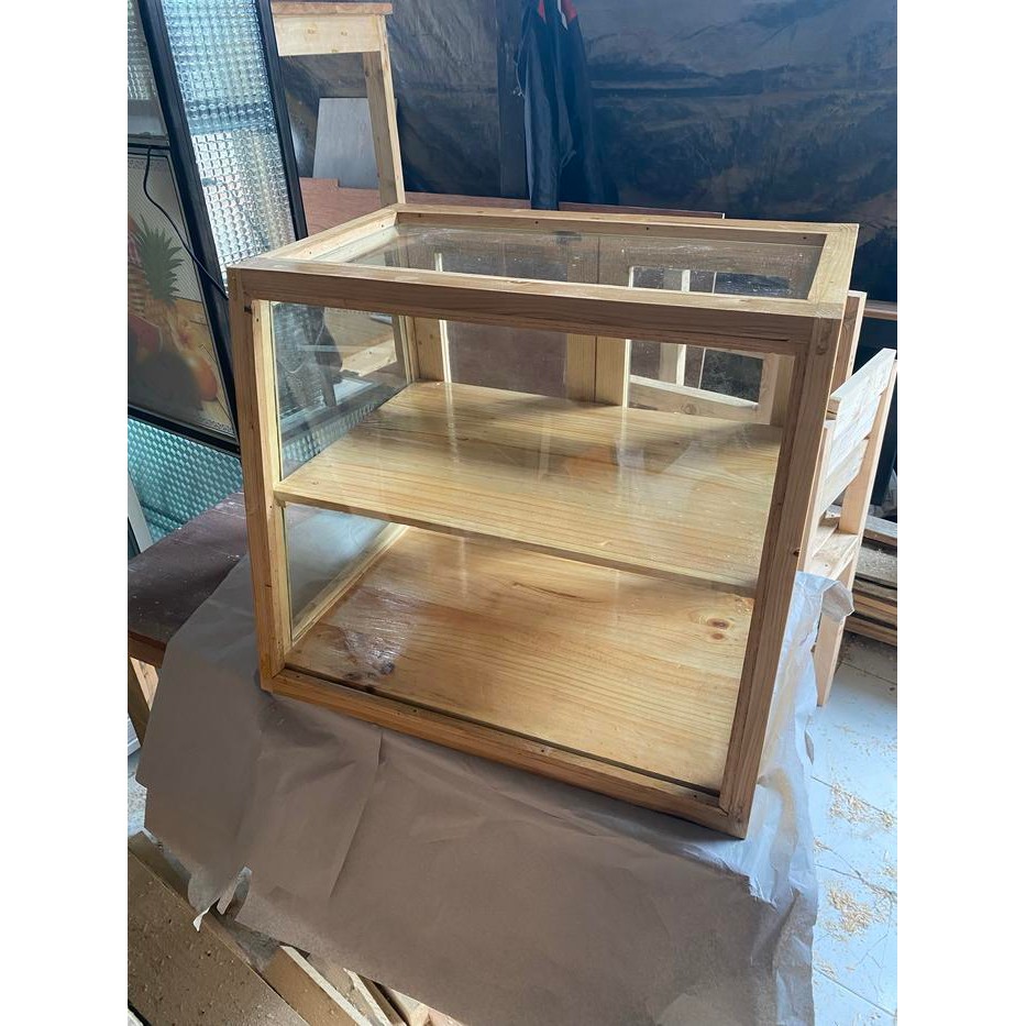 Ready Etalase Makanan Kayu Jati Belanda Minimalis