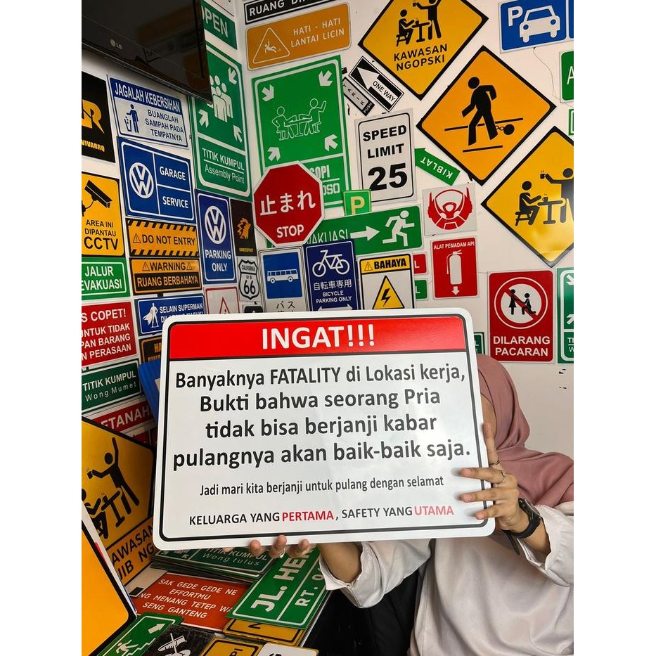 

SIGN RAMBU K3 SAFETY YANG UTAMA 35 X 50 CM