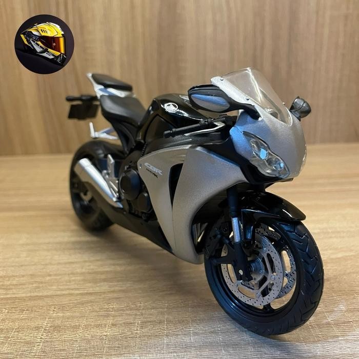 STOK TERBATAS  MINIATUR MOTOR HONDA CBR1000 SKALA 1/12 AUTOMAXX TERJANGKAU