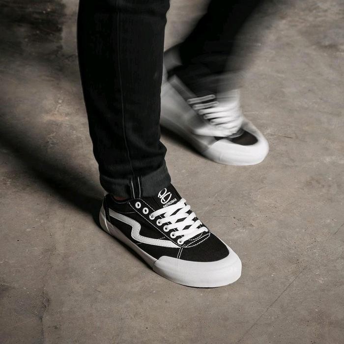 Patrobas Ivan New Black White - Sepatu Kasual Casual Sneakers Best Seller