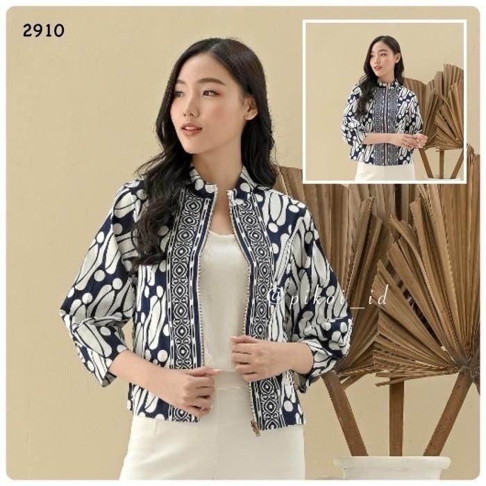 Pilihan- Bomber Jaket Batik Wanita Modern / Luaran Batik Navy Motif Bangau Mura
