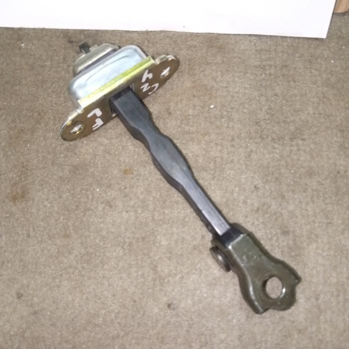 Engsel pintu checker pintu Nissan Serena C24 p