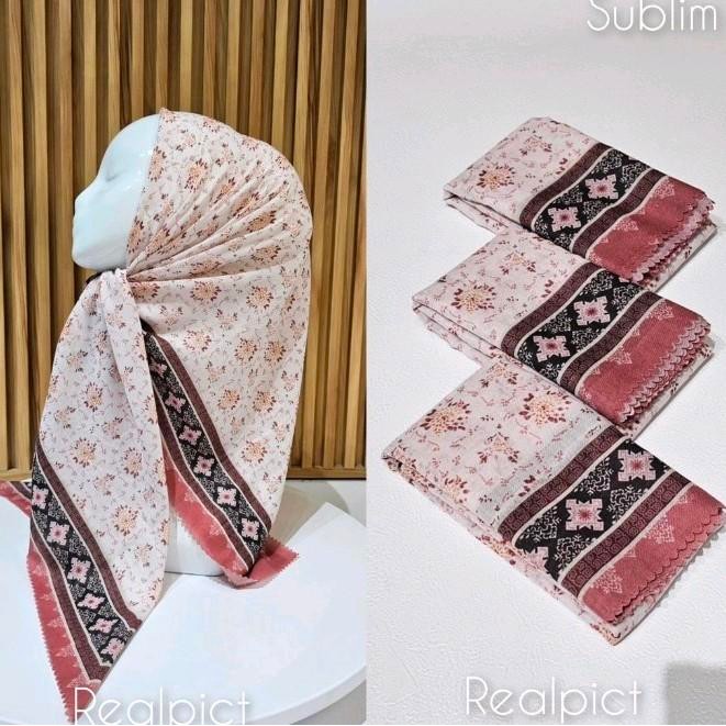 Hijab Segi Empat Voal Motif Bunga Lusi Putih Bata