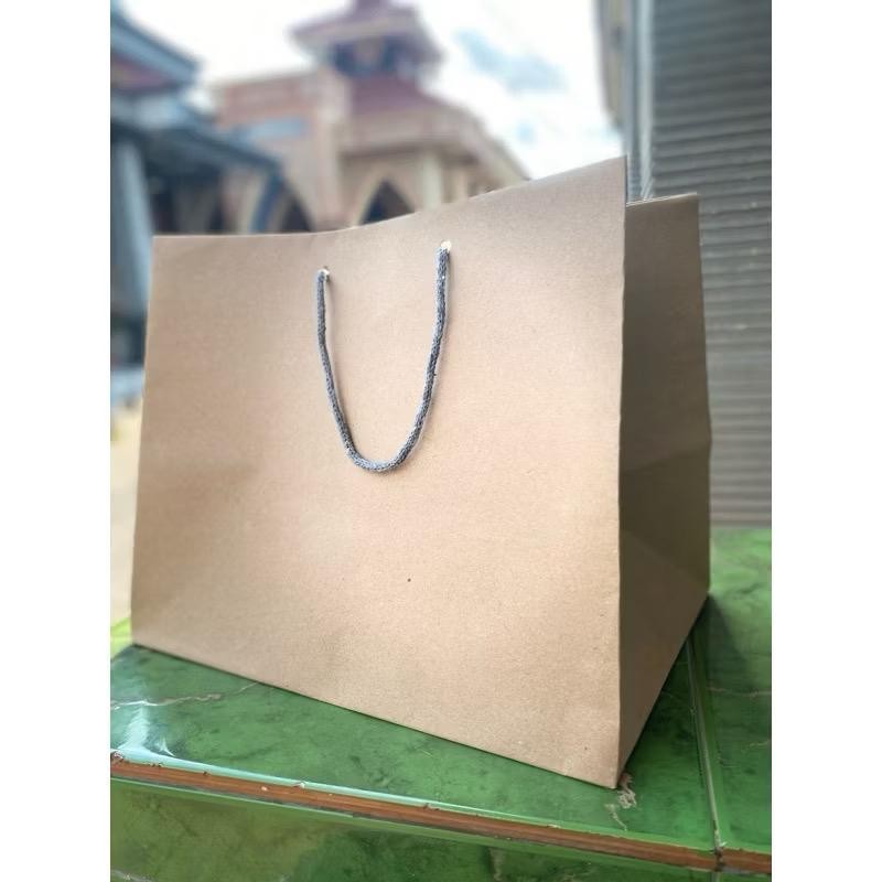 

Paperbag polos coklat ukuran 25x18x20 (paket 12pcs)|Tas Kertas |Tas Kado |Tas Souvenir |paper bag custom