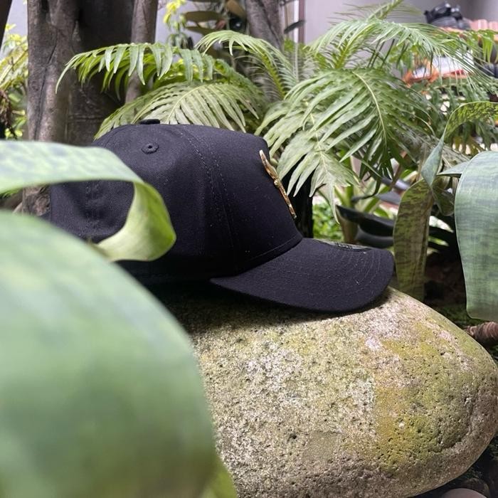SALE  TOPI BASEBALL HITAM BANTENG LOGO BESI GOLD READY