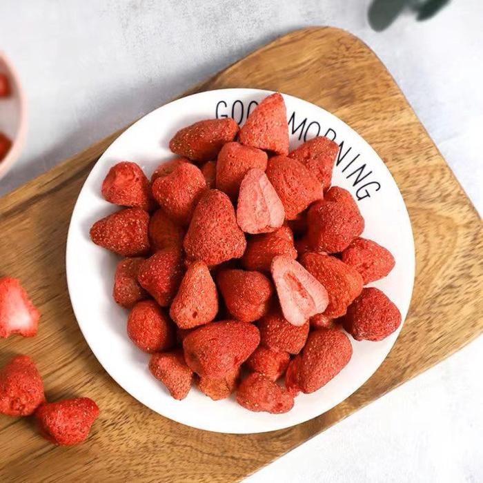 

SNACK STRAWBERRY CEMILAN KERIPIK BUAH FREEZE DRIED STRAWBERRY MANIS