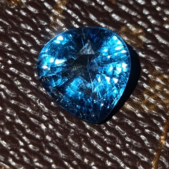 batu blue topaz natural 4.30ct GRI certificate