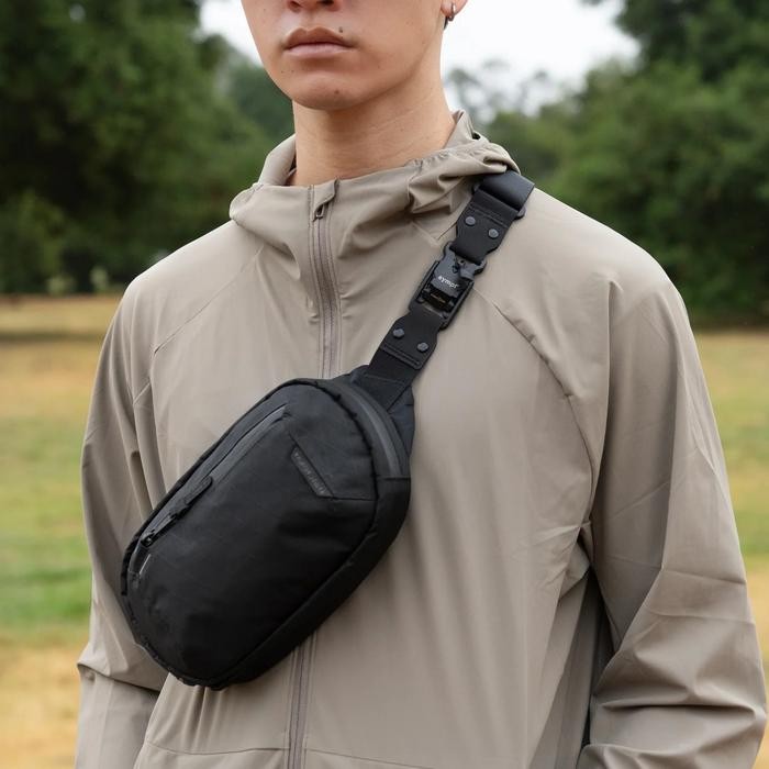 SYMPL Commuter Sling 2.5L Fidlock Magnetic Buckle