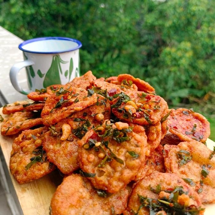 

KERIPIK TEMPE JANDA BOCIL PEDAS DAUN JERUK 1KG KRIPIK CAMILAN FOOD SNACKS