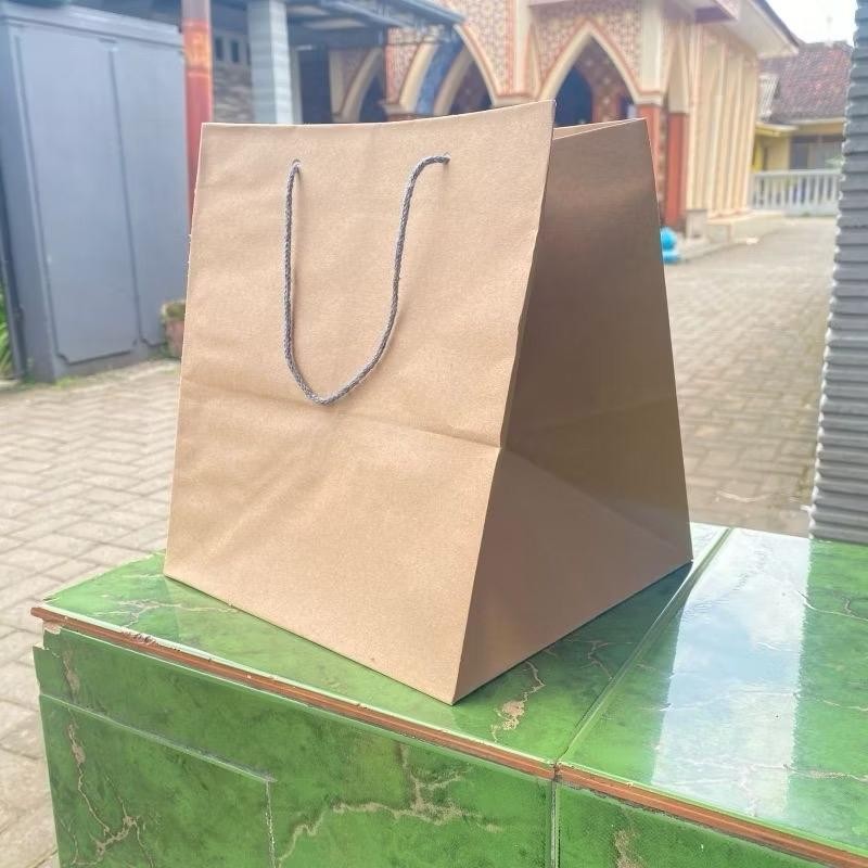 

Paperbag polos coklat ukuran 22x22x25 (paket 12pcs)|Tas Kertas |Tas Kado |Tas Souvenir |Paper bag kuatom