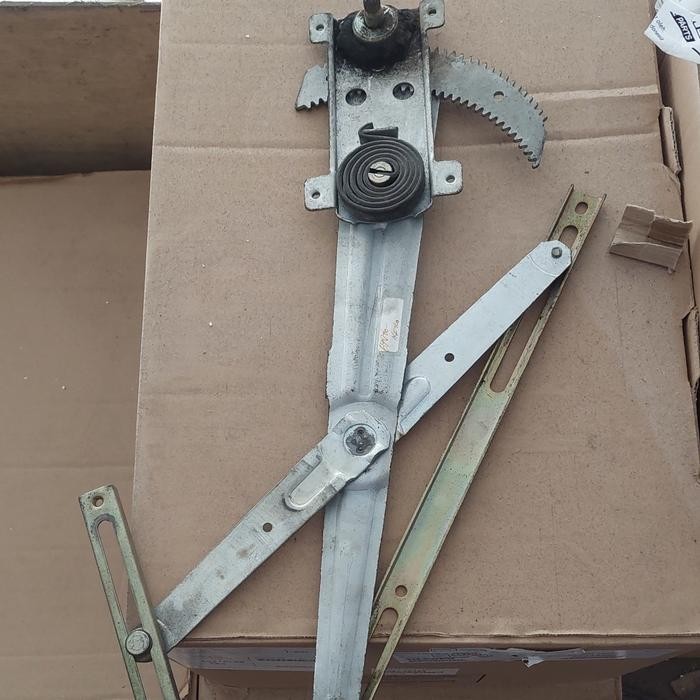 Regulator Kaca Depan Kiri Kijang Kotak KF20 Original