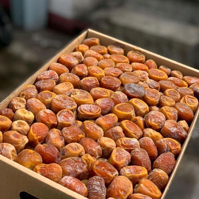 

Kurma Sukkaru Al Qosim 3kg - Kurma Ratu dengan Tekstur Lembut dan Legit -