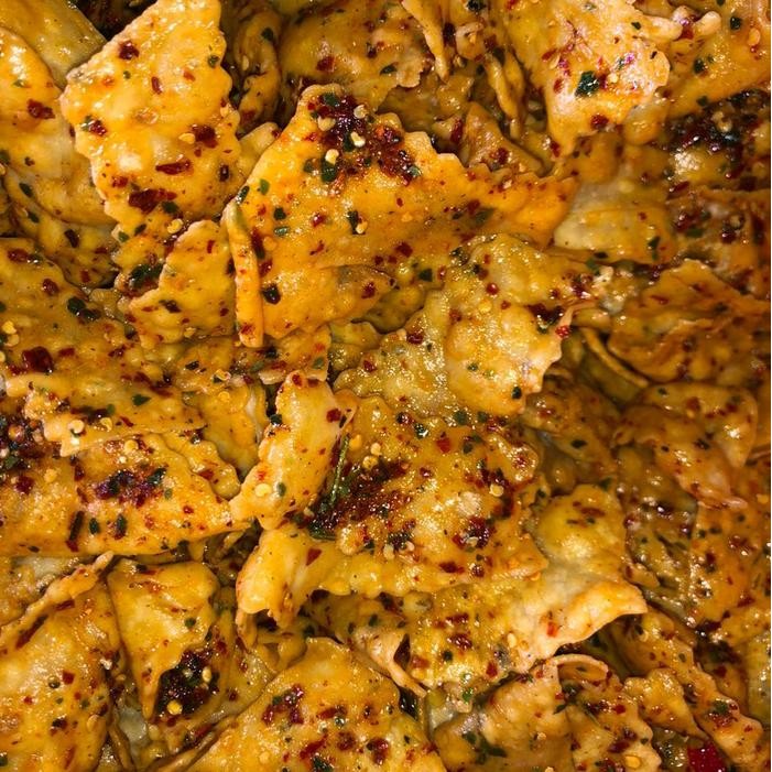 

KERIPIK BAWANG /KUE BAWANG PEDAS DAUN JERUK 1KG