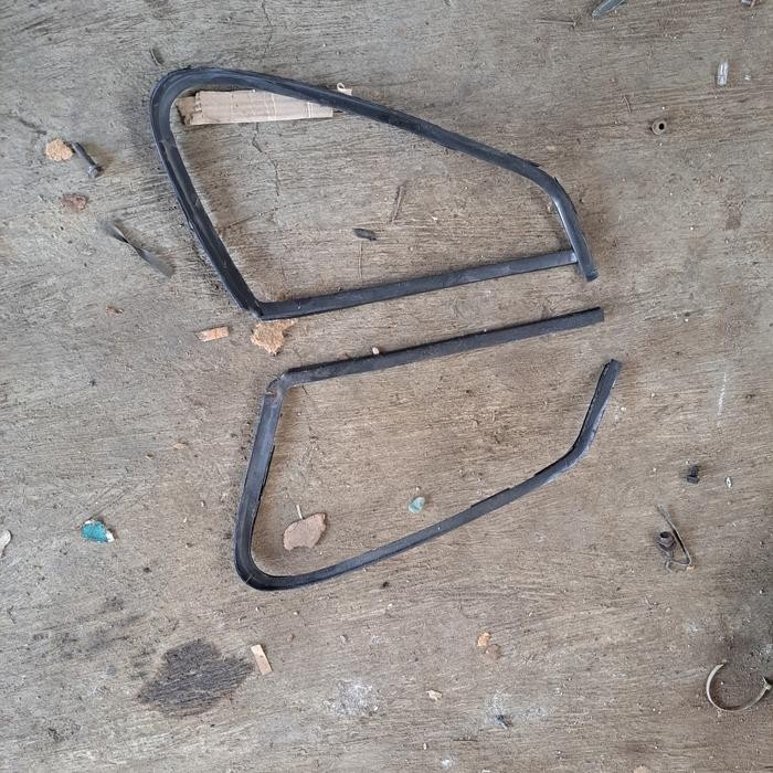 karet kaca mati suzuki forsa kanan kiri