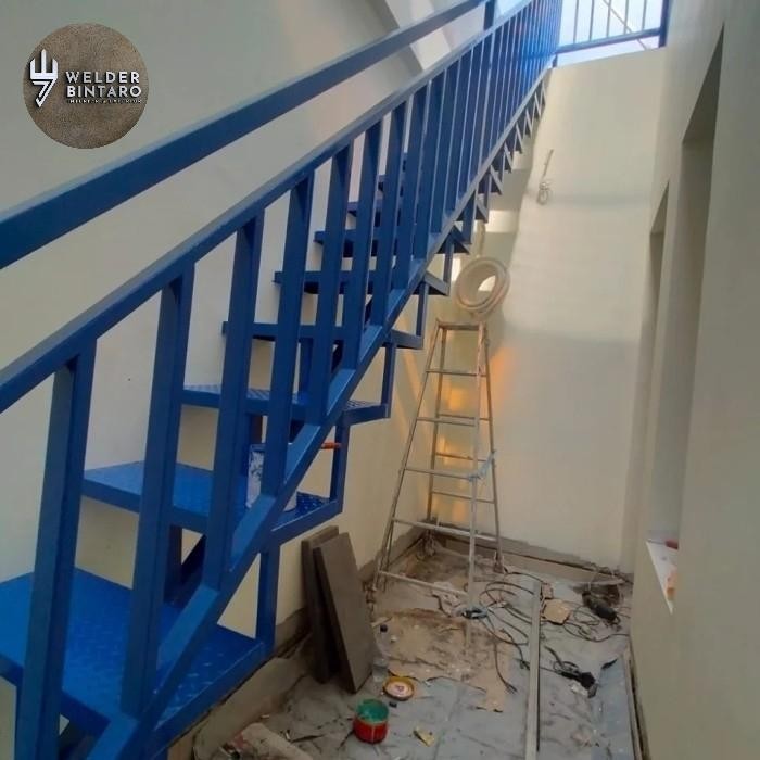 Ready tangga rumah/tangga besi/tangga rebah Minimalis