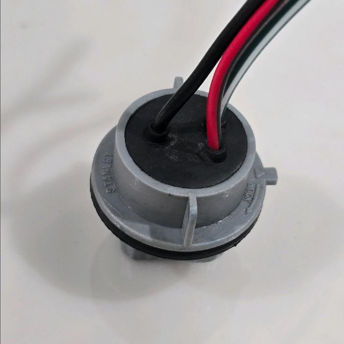 SOKET LAMPU REM,SOKET LAMPU STOP KAKI 2 HONDA MOBILIO(ORIGINAL)