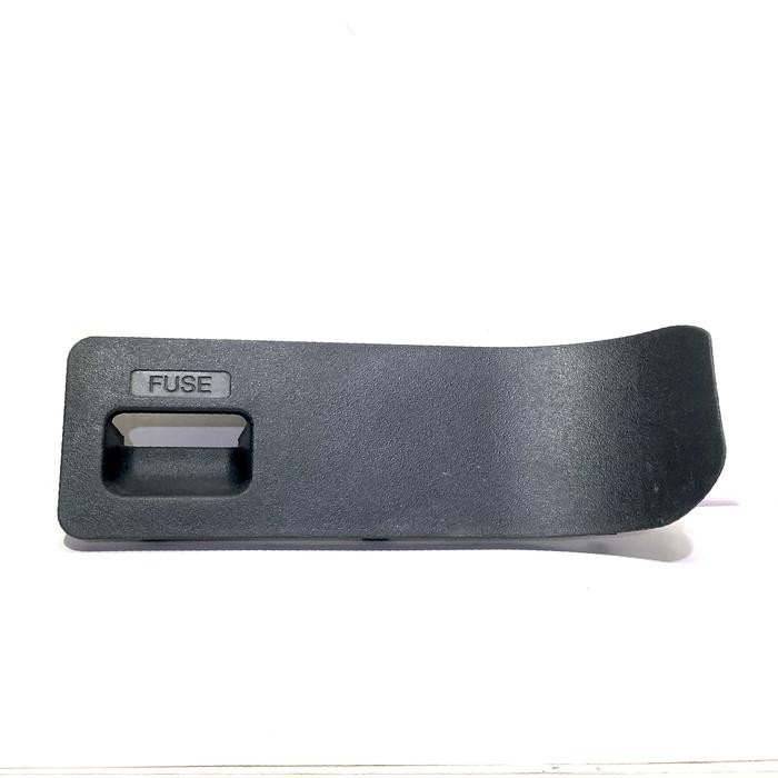 COVER TUTUP RELAY BOX SIKRING FUSE BOX INTERIOR BAGIAN KANAN BAWAG SETIR HONDA JAZZ IDSI VTEC 77592-