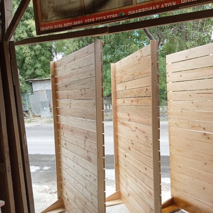 PARTISI PENYEKAT RUANGAN KANTOR RUMAH KAYU JATI BELANDA