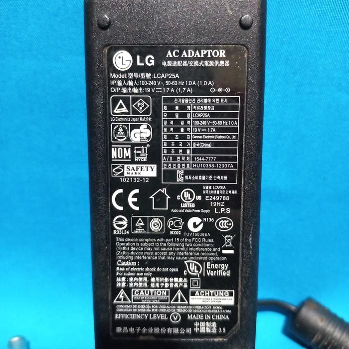 Adaptor Lg Lcap25A Output : 19V ~ 1.7A Second
