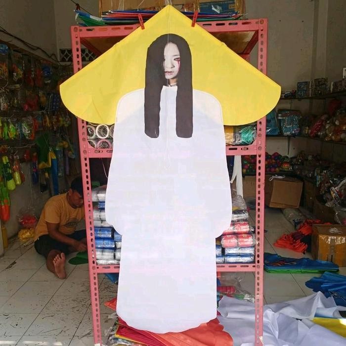 LAYANGAN HANTU KUNTILANAK