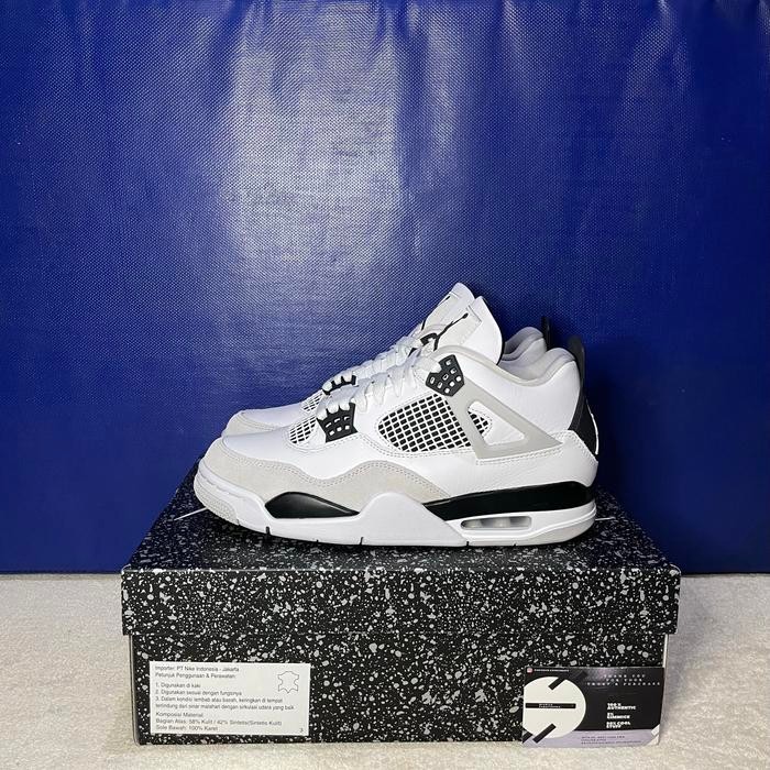 AIR JORDAN 4 MILITARY BLACK