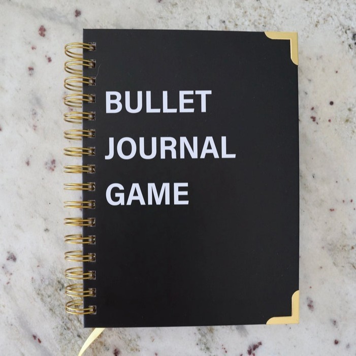 

Buku Jurnal Bullet Journal Game - Notebook Dot Grid Retro dengan Pulpen / Tanpa Pulpen, Kertas Kayu Alami, Binding Lem, Cover Kertas |6DZU14H6|