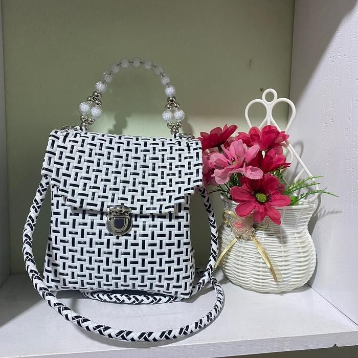 Top QUINCY BAG Sling bag handle mutiara dengan tutup