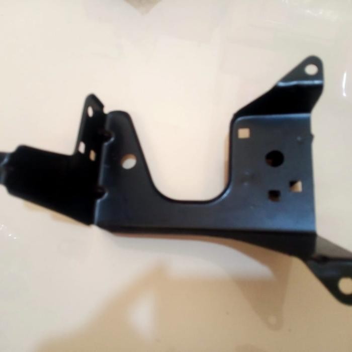 Pangkon Bumper Depan Kiri Toyota Kijang LGX