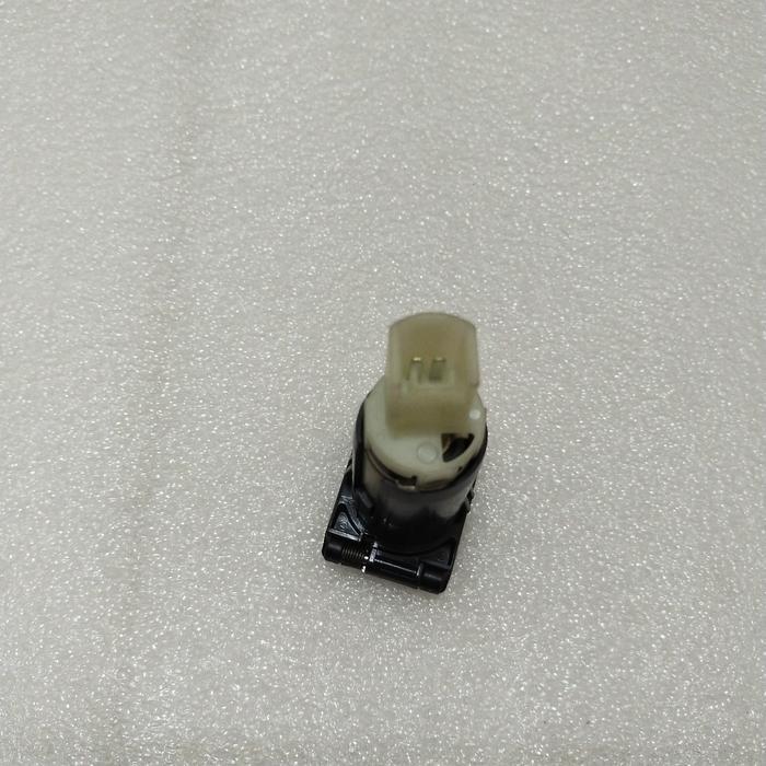 12 V POWER OUTLET / SOCKET LIGHTER CHARGER MOBIL MOTOR ORIGINAL TOYOTA