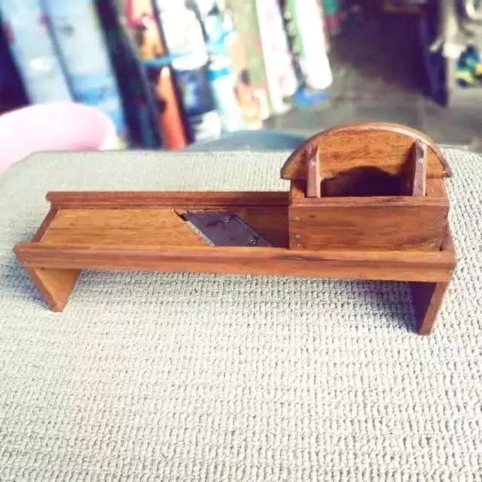 Pengiris Keripik/Kripik Pengiris Bawang Serbaguna Kayu Ulin Tradisional Tbk